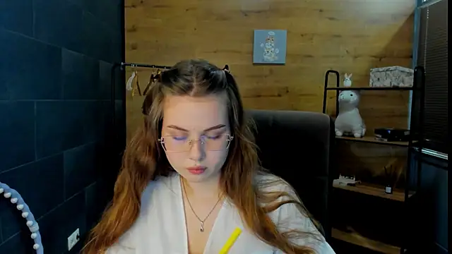 Snapshot of KellyyPalmer chatting on 07-16-26, 08:55 KellyyPalmer online show from 07-16-26, 08:55
