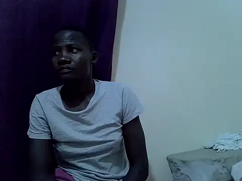 Snapshot of queen_0012 chatting on 07-02-26, 04:24 queen 0012 online show from 07-02-26, 04:24