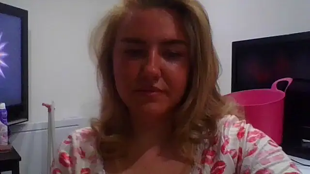 Snapshot of MaddyCherryX chatting on 07-04-26, 09:30 MaddyCherryX online show from 07-04-26, 09:30