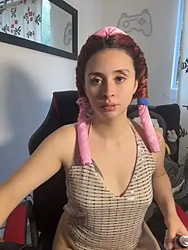 Snapshot of Sophiia_Luxx chatting on 07-07-26, 07:28 Sophiia Luxx online show from 07-07-26, 07:28
