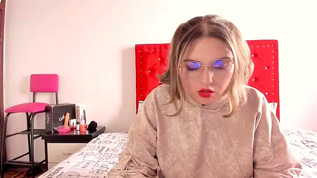 Snapshot of Sofia__bella chatting on 07-03-26, 04:57 Sofia bella online show from 07-03-26, 04:57