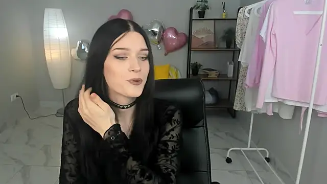 Snapshot of Emily__Wood chatting on 07-24-26, 09:38 Emily Wood online show from 07-24-26, 09:38