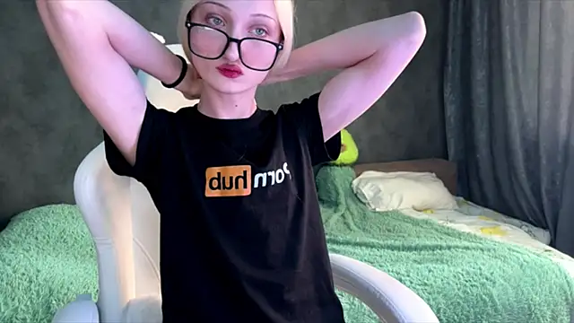 Snapshot of smeet_mary chatting on 07-10-26, 05:29 smeet mary online show from 07-10-26, 05:29