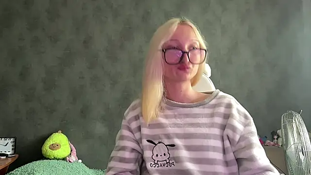 Snapshot of smeet_mary chatting on 07-07-26, 04:15 smeet mary online show from 07-07-26, 04:15