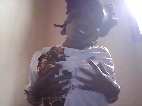 Snapshot of Black_beautygirlll chatting on 07-04-26, 10:43 Black beautygirlll online show from 07-04-26, 10:43
