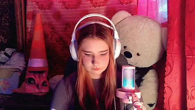 Snapshot of MillieWelder chatting on 07-04-26, 03:16 MillieWelder online show from 07-04-26, 03:16
