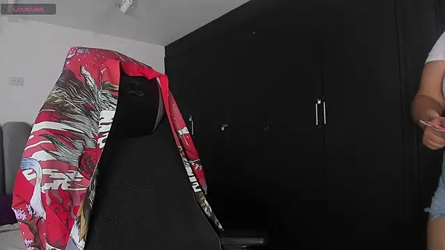 Snapshot of DarkReed_ chatting on 07-04-26, 01:48 DarkReed online show from 07-04-26, 01:48