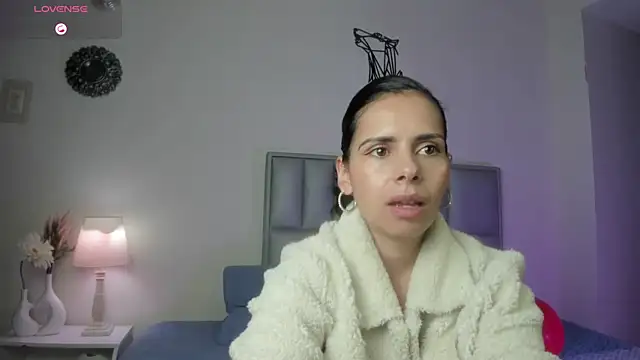Snapshot of Bianca_Vibe chatting on 07-08-26, 02:40 Bianca Vibe online show from 07-08-26, 02:40