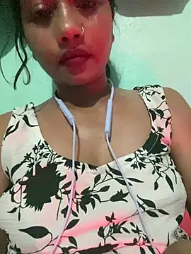 Snapshot of Miss-puhu chatting on 07-06-26, 06:21 Miss-puhu online show from 07-06-26, 06:21