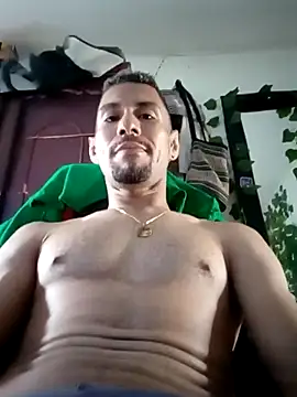 Snapshot of BrayanPolo chatting on 07-12-26, 08:31 BrayanPolo online show from 07-12-26, 08:31