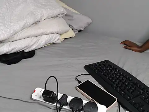 Snapshot of Bahati_pretty chatting on 07-04-26, 04:33 Bahati pretty online show from 07-04-26, 04:33