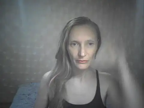 Snapshot of LunaBelle2 chatting on 07-18-26, 06:27 LunaBelle2 online show from 07-18-26, 06:27