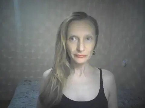 Snapshot of LunaBelle2 chatting on 07-11-26, 06:52 LunaBelle2 online show from 07-11-26, 06:52