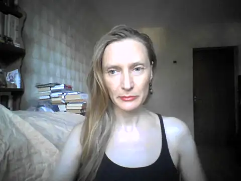 Snapshot of LunaBelle2 chatting on 07-19-26, 04:15 LunaBelle2 online show from 07-19-26, 04:15
