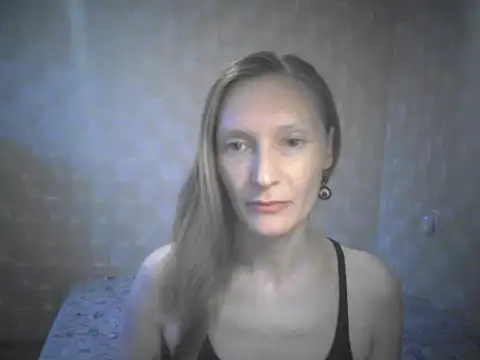 Snapshot of LunaBelle2 chatting on 07-17-26, 06:16 LunaBelle2 online show from 07-17-26, 06:16