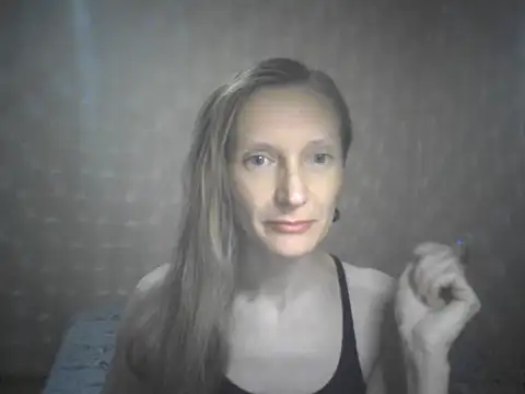 Snapshot of LunaBelle2 chatting on 07-12-26, 07:15 LunaBelle2 online show from 07-12-26, 07:15