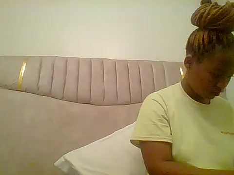 Snapshot of pretty_d0ll chatting on 07-11-26, 02:06 pretty d0ll online show from 07-11-26, 02:06