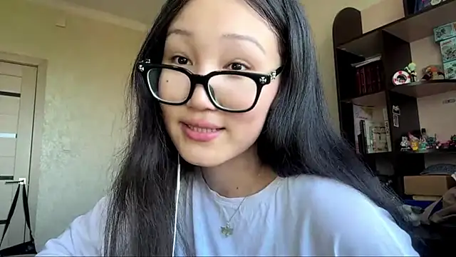 QueenOfCute online show from 07-06-26, 04:19