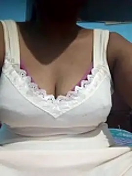 Snapshot of Cute_kanchan chatting on 07-11-26, 10:59 Cute kanchan online show from 07-11-26, 10:59