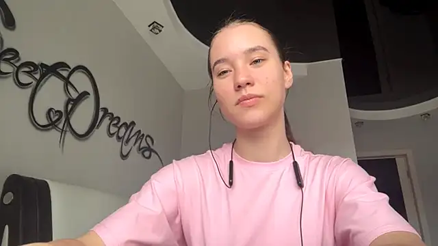 Snapshot of NichellePrueter chatting on 07-22-26, 06:04 NichellePrueter online show from 07-22-26, 06:04