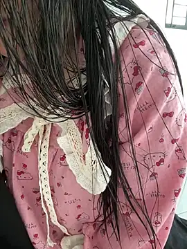 Snapshot of Zully- chatting on 07-16-26, 08:44 Zully- online show from 07-16-26, 08:44