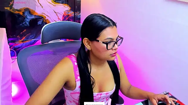 Snapshot of SofiaaReed chatting on 07-14-26, 11:27 SofiaaReed online show from 07-14-26, 11:27