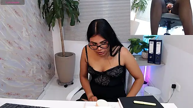 Snapshot of SofiaaReed chatting on 07-11-26, 11:21 SofiaaReed online show from 07-11-26, 11:21