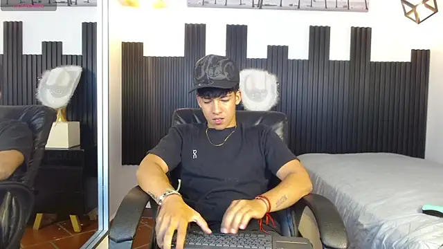 Snapshot of ren_storm chatting on 07-19-26, 03:37 ren storm online show from 07-19-26, 03:37