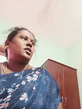 Snapshot of tamilrosegold chatting on 07-11-26, 11:10 tamilrosegold online show from 07-11-26, 11:10