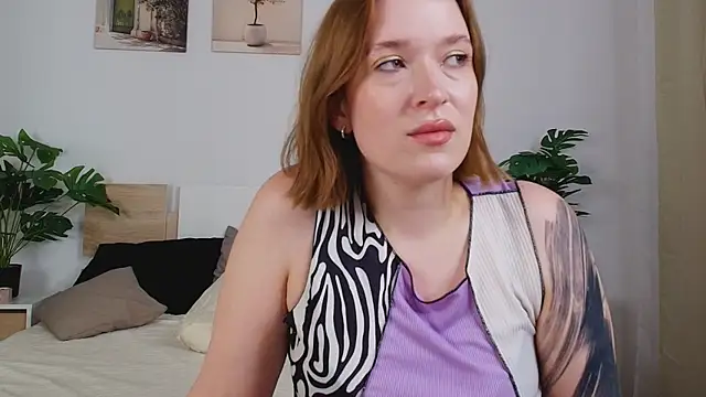 Snapshot of Tia_shy chatting on 07-18-26, 01:20 Tia shy online show from 07-18-26, 01:20
