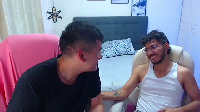 Snapshot of luccas_and_alex chatting on 07-10-26, 02:06 luccas and alex online show from 07-10-26, 02:06