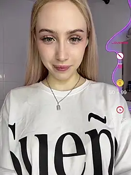 Snapshot of Lilechka_Moon chatting on 07-15-26, 12:01 Lilechka Moon online show from 07-15-26, 12:01
