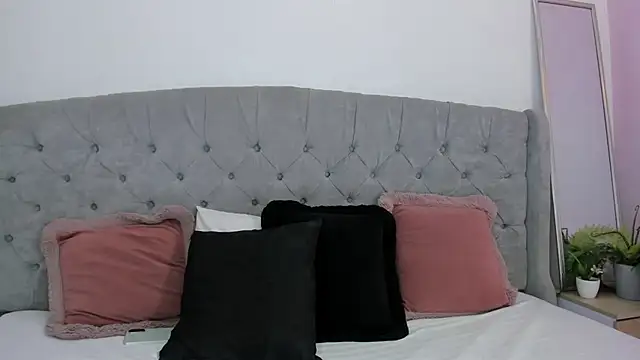 Snapshot of BritnnatyLonze chatting on 07-17-26, 07:55 BritnnatyLonze online show from 07-17-26, 07:55
