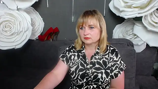 Snapshot of KiraSmiling chatting on 07-14-26, 10:54 KiraSmiling online show from 07-14-26, 10:54