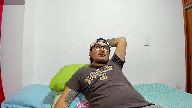 Snapshot of Axel_hornyy chatting on 07-15-26, 05:25 Axel hornyy online show from 07-15-26, 05:25