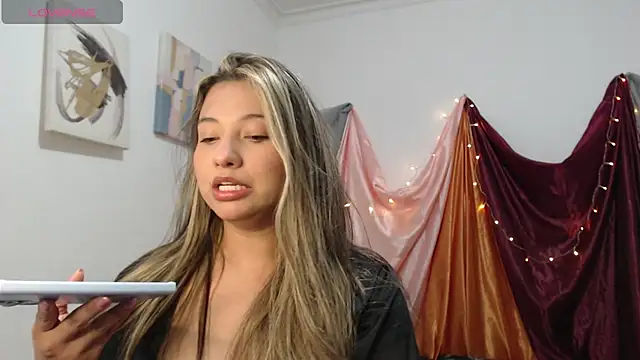 Snapshot of Amelia_xRosse chatting on 07-17-26, 09:12 Amelia xRosse online show from 07-17-26, 09:12