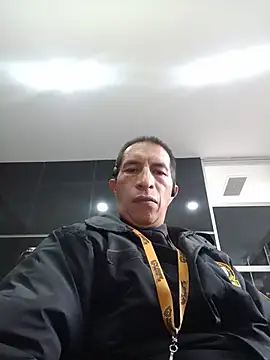 Snapshot of tornado0001 chatting on 07-12-26, 10:43 tornado0001 online show from 07-12-26, 10:43