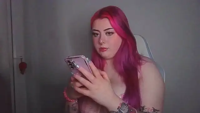 Snapshot of okayyyhoney chatting on 07-18-26, 02:31 okayyyhoney online show from 07-18-26, 02:31