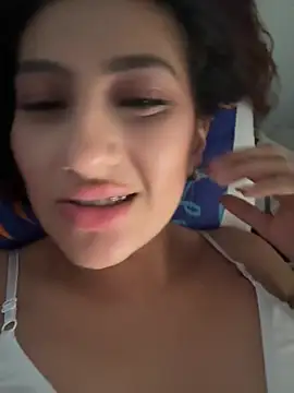 Snapshot of AhinaraLasso chatting on 07-12-26, 09:04 AhinaraLasso online show from 07-12-26, 09:04