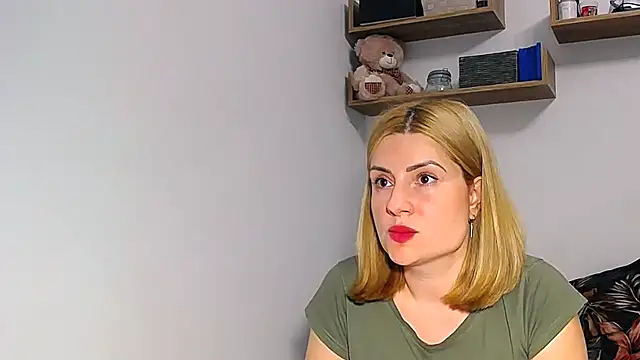 Snapshot of alisenties chatting on 11-06-25, 03:27 alisenties online show from 11-06-25, 03:27