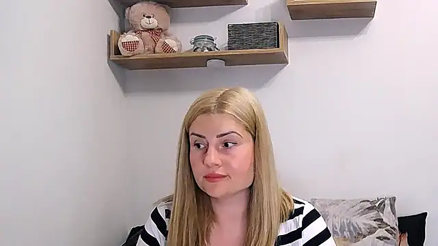Snapshot of alisenties chatting on 07-12-26, 03:13 alisenties online show from 07-12-26, 03:13