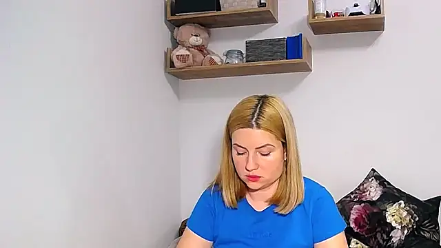 Snapshot of alisenties chatting on 11-12-25, 03:27 alisenties online show from 11-12-25, 03:27