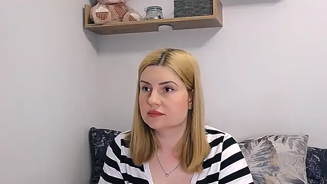 Snapshot of alisenties chatting on 05-14-26, 02:25 alisenties online show from 05-14-26, 02:25