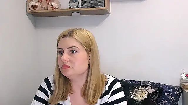 Snapshot of alisenties chatting on 06-05-26, 02:23 alisenties online show from 06-05-26, 02:23