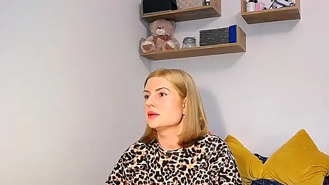 Snapshot of alisenties chatting on 09-21-25, 02:33 alisenties online show from 09-21-25, 02:33
