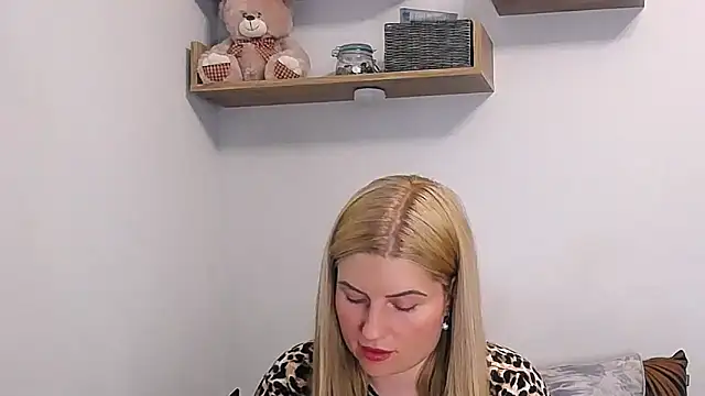 Snapshot of alisenties chatting on 06-15-26, 03:55 alisenties online show from 06-15-26, 03:55