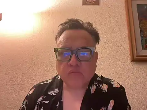 Snapshot of PROELIUM1977 chatting on 07-17-26, 04:32 PROELIUM1977 online show from 07-17-26, 04:32