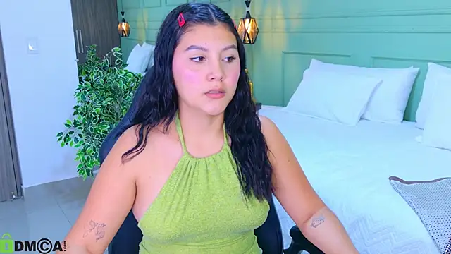 EMILIIA  LUXE   online show from 07-14-26, 07:42