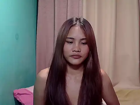 Snapshot of morenapinay_beauty chatting on 07-15-26, 12:01 morenapinay beauty online show from 07-15-26, 12:01