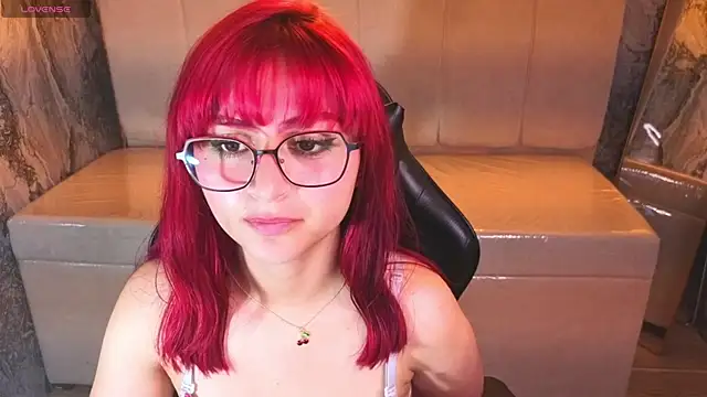 Snapshot of Queen_Red_v chatting on 07-17-26, 06:54 Queen Red v online show from 07-17-26, 06:54